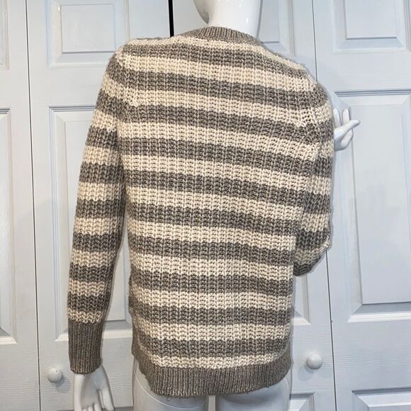 NEW VICTORIA SECRET SWEATER - Picture 4 of 6